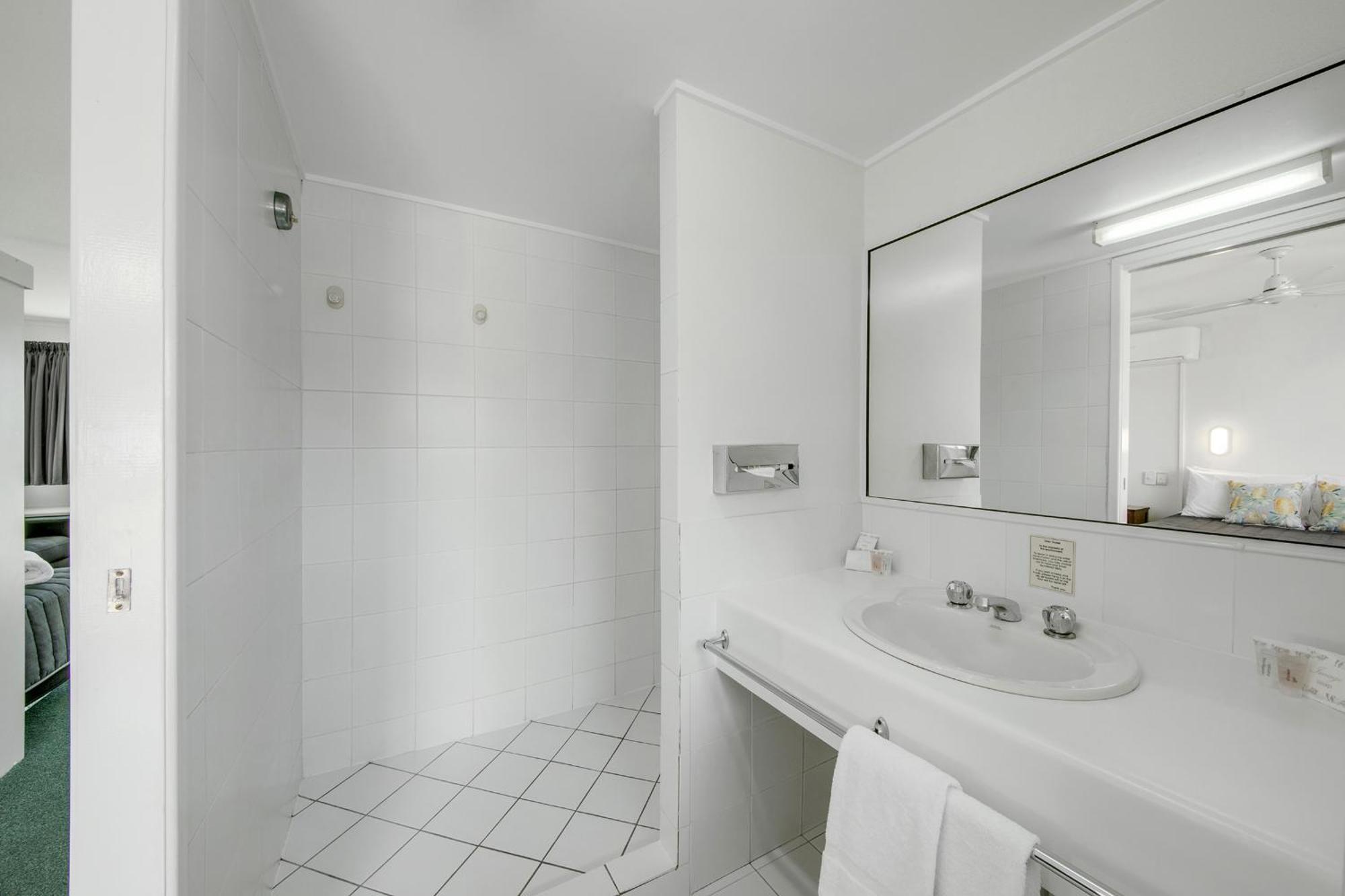 Reef Adventureland Motor Inn Tannum Sands Extérieur photo