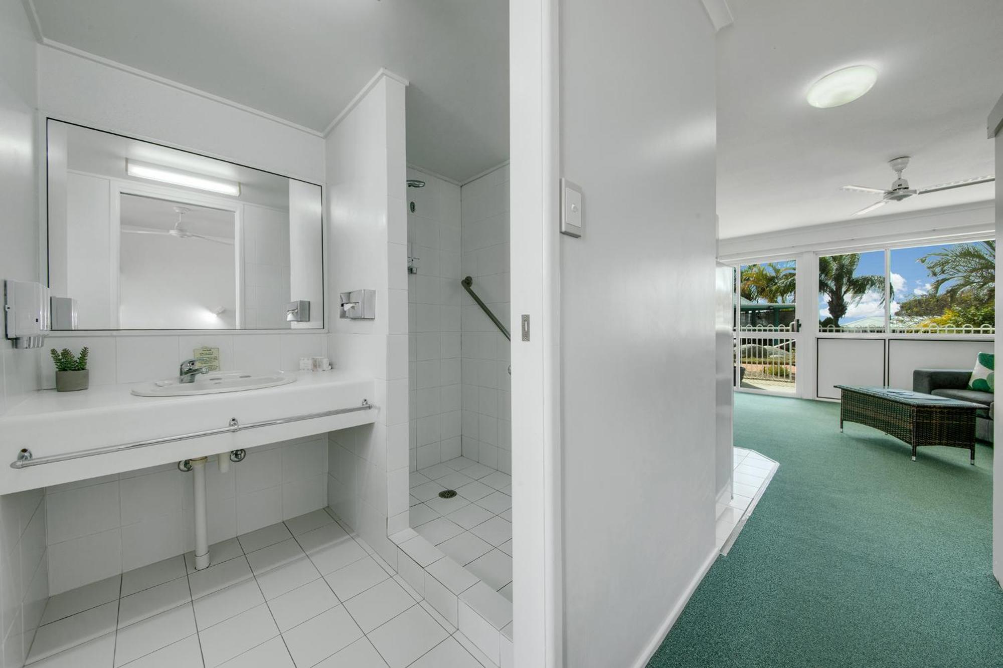 Reef Adventureland Motor Inn Tannum Sands Extérieur photo