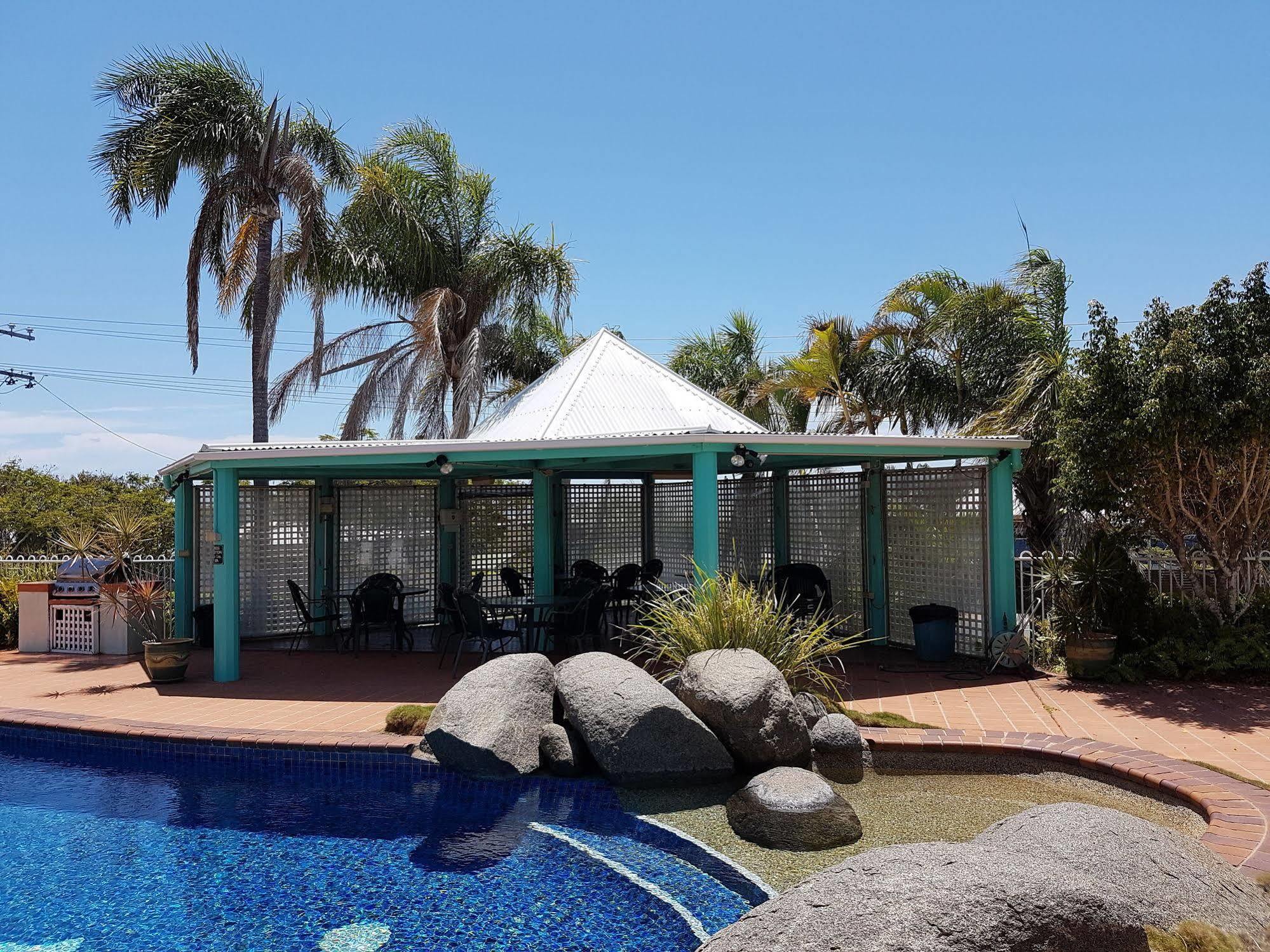 Reef Adventureland Motor Inn Tannum Sands Extérieur photo